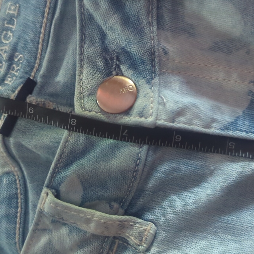 ✨5/$25✨ American Eagle Outfitters floral crop jeans - Picture 8 of 9